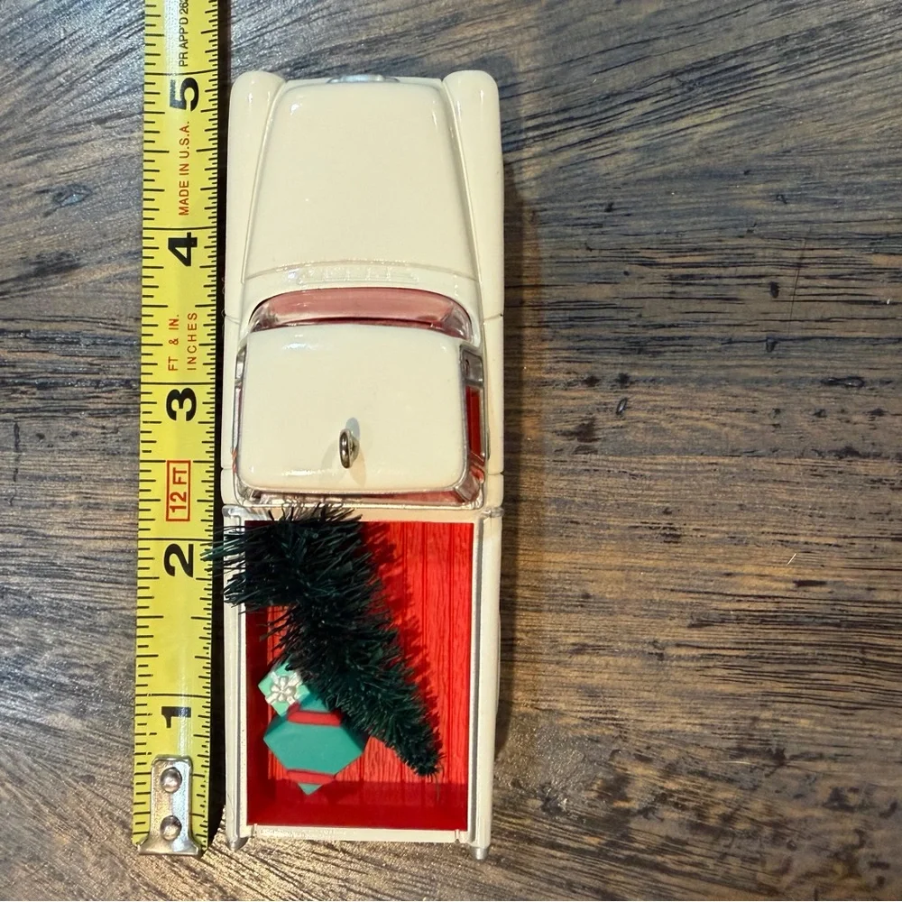 Hallmark 1955 Chevrolet Cameo Truck Ornament – All-American Trucks Series (1996)